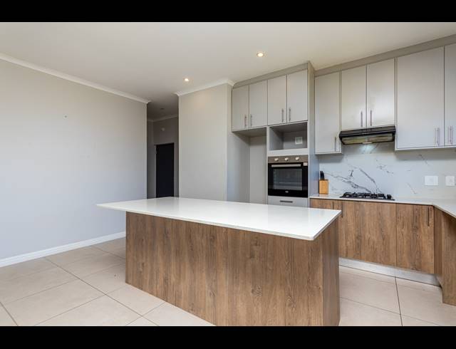 3 BEDROOM APARTMENT TO LET IN SANDOWN